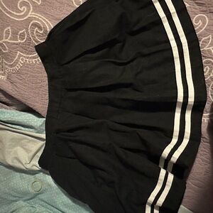 Black and white hot topic skirt